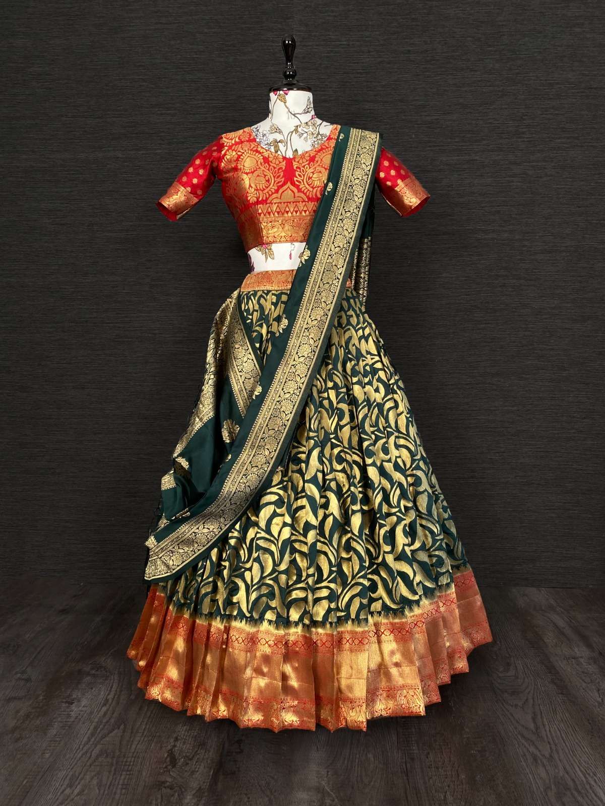 banarasi lehenga choli for sangeet mehendi or bridal occasion banarasi silk jacqaurd lehenga in best price for occasion festival wedding