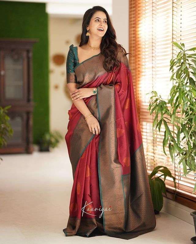 saree maha sale new south n malayia hit design saree new saree fabric soft lichi silk blouse constrast lichi silk blouse work jacquard waving work with gold zari waving all over saree 