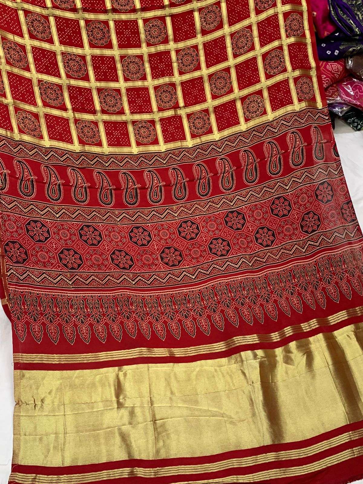 ajrakh pavitra bandhej new pure gujji bandhej havi  chokdo ajrakh saree lagdi pure  gajji soft  silk ajrakh lagdi patta saree   