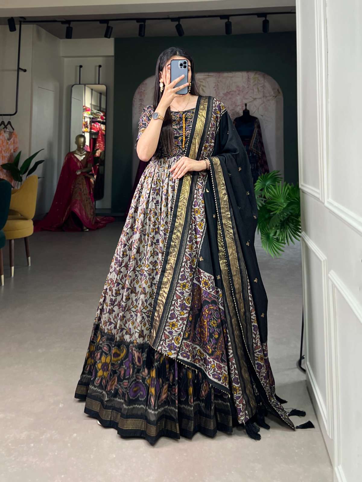 ready to wear gown contemporary yet classic be the center of attention with this tussar silk gown ynf5036prl ynf5036grn ynf5036mrn ynf5036blk gown fabric tussar silk floral print with foil print 