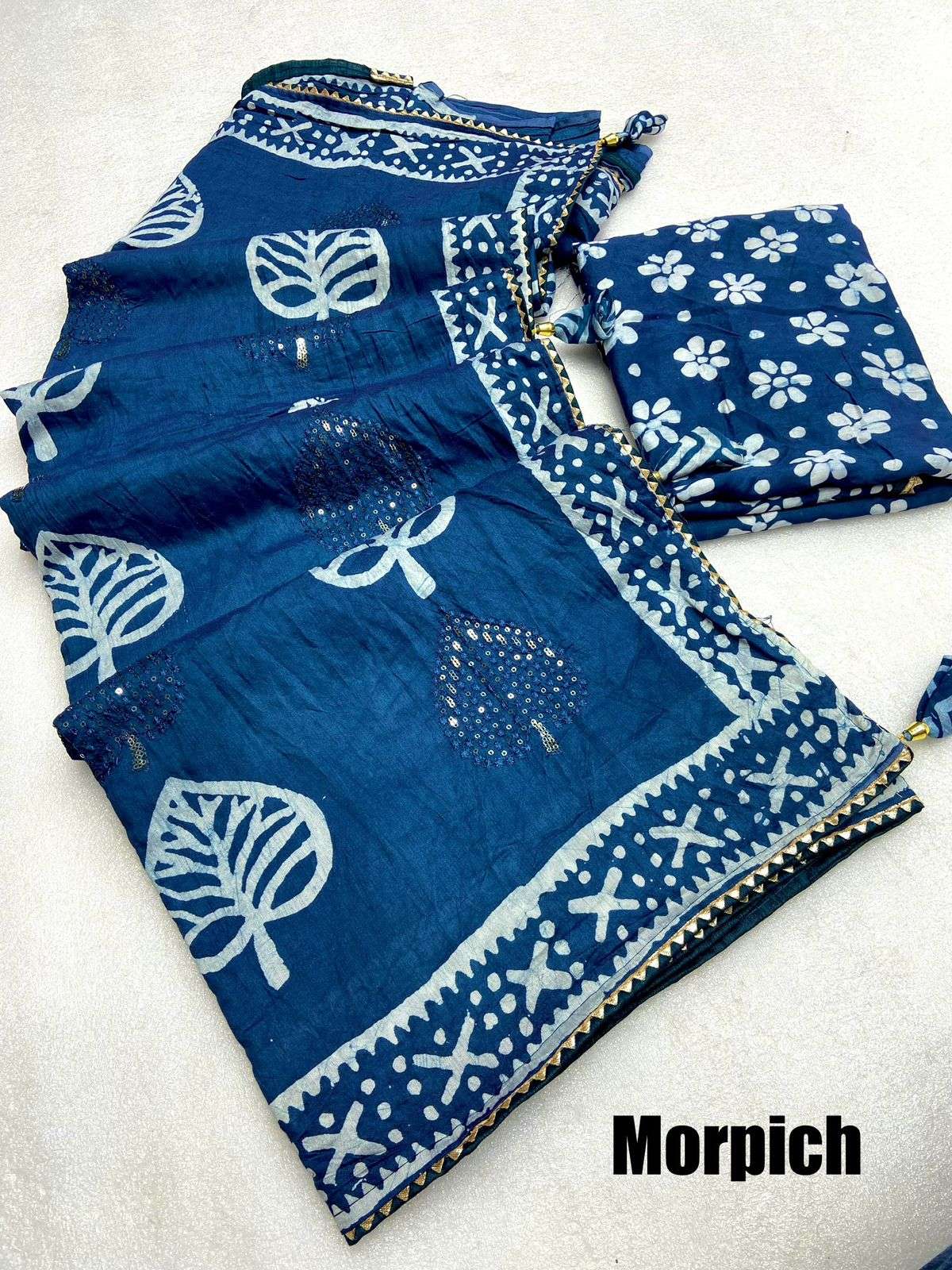 saree batik seqance fabric nd detail beautiful soft cotton batik designe saree with all over saree seqance work butta with rich look latkan nd border blouse running blouse batik designer saree