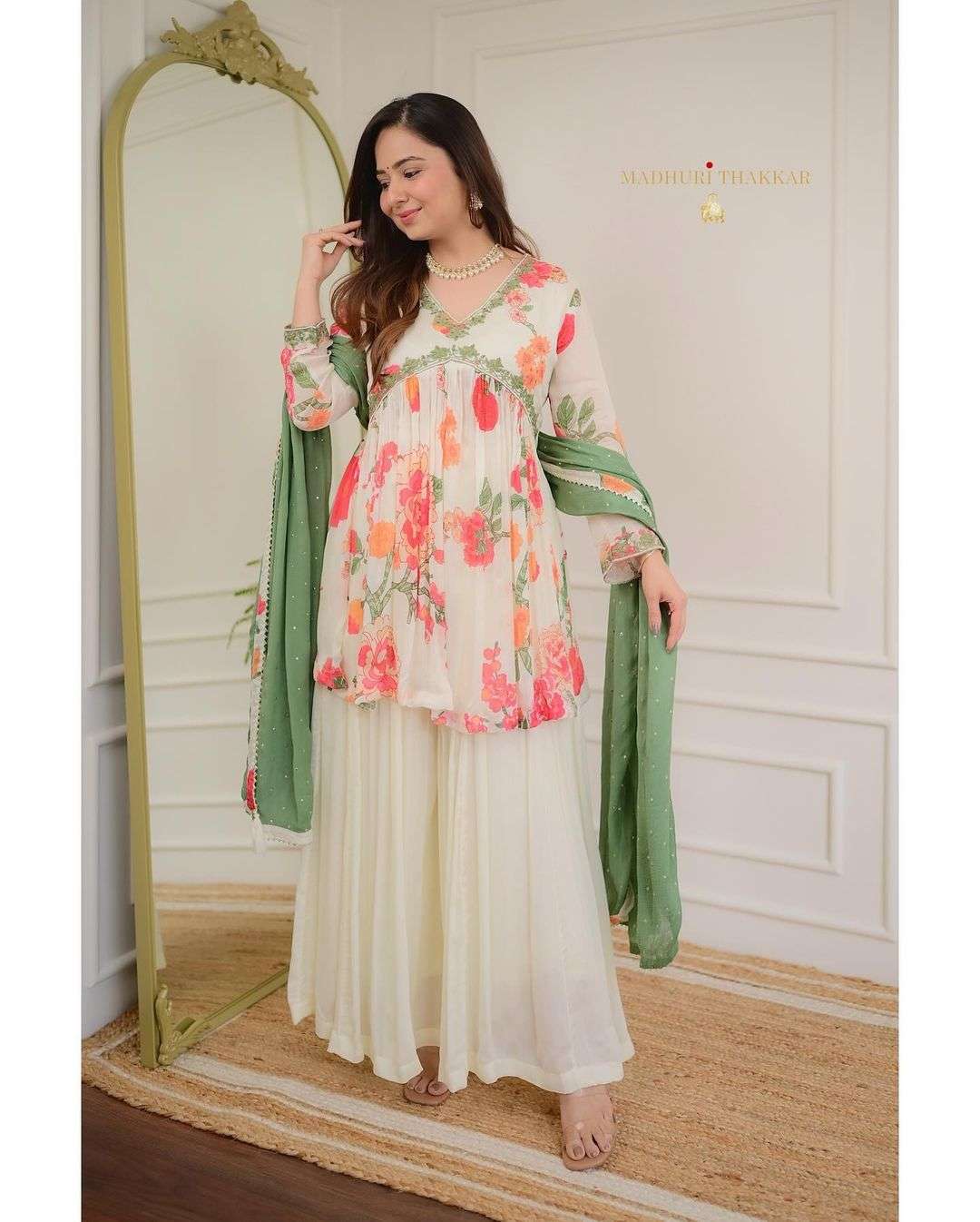 new chiffon  set embroidery with siquvance hevay full work in comes with a lining heavy suit set which is beautifully decorated with intricate hand embroidery zari weaving readymade suit