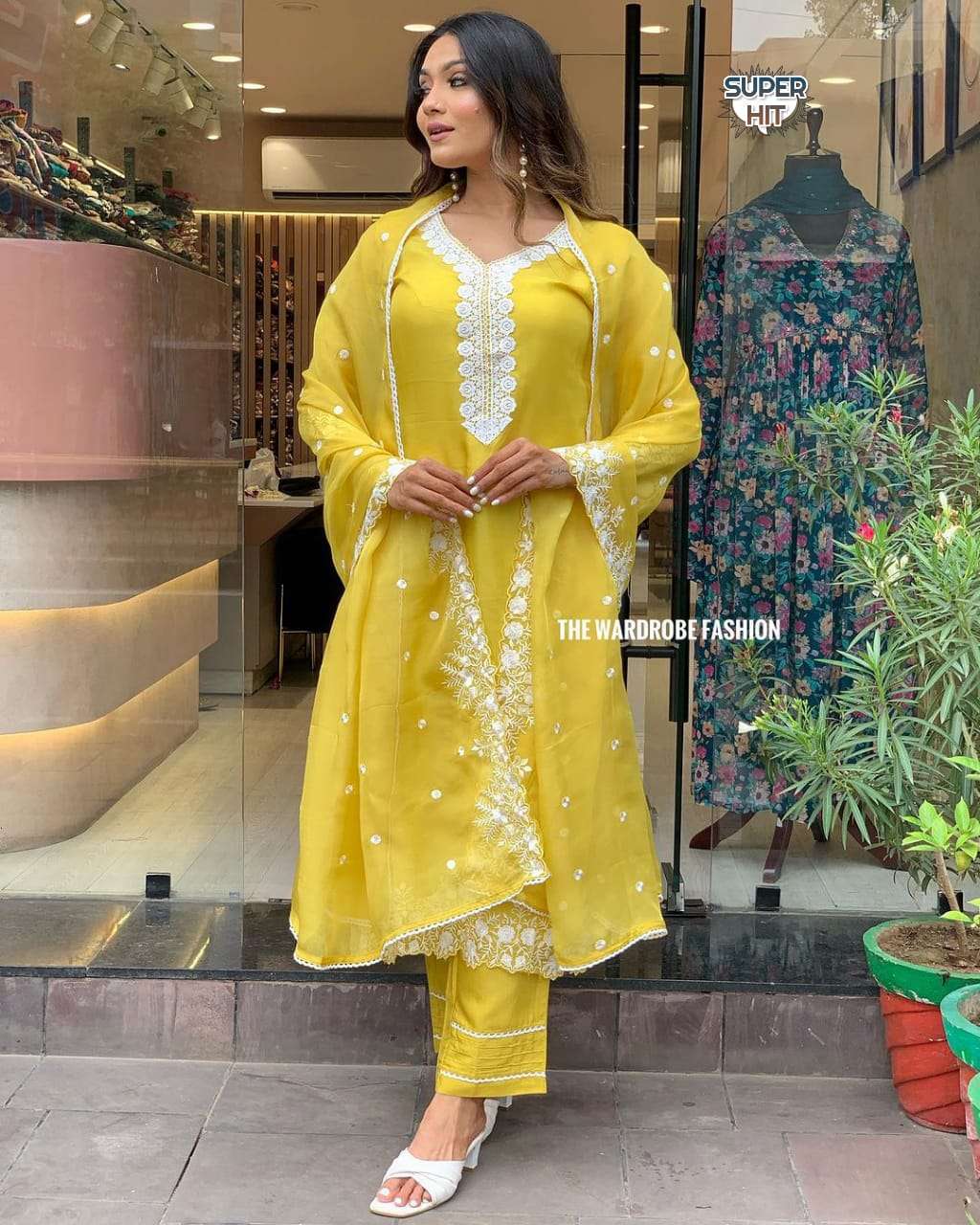 restock due to high demand new lunch wedding season superhit collection beautiful heavy chicken lace work kurti pant and malmal dupatta with leas size m to 3xl