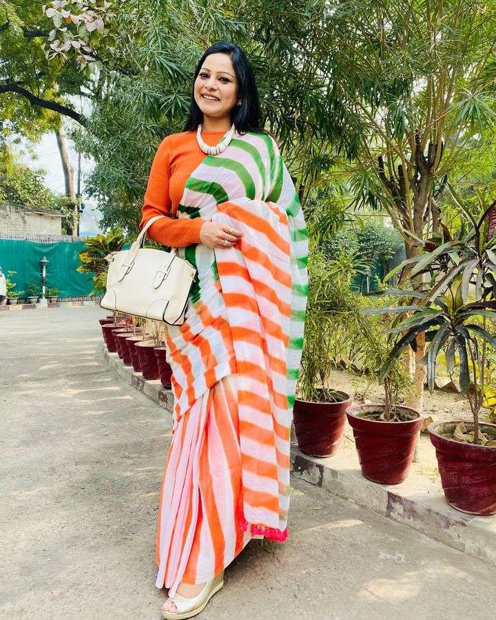  independence day special outfit for ur wardrobe kp w 284 saree fox georgette with beautiful digital printed and heavy latkan blouse plain heavy banglory silk note blouse unstitched