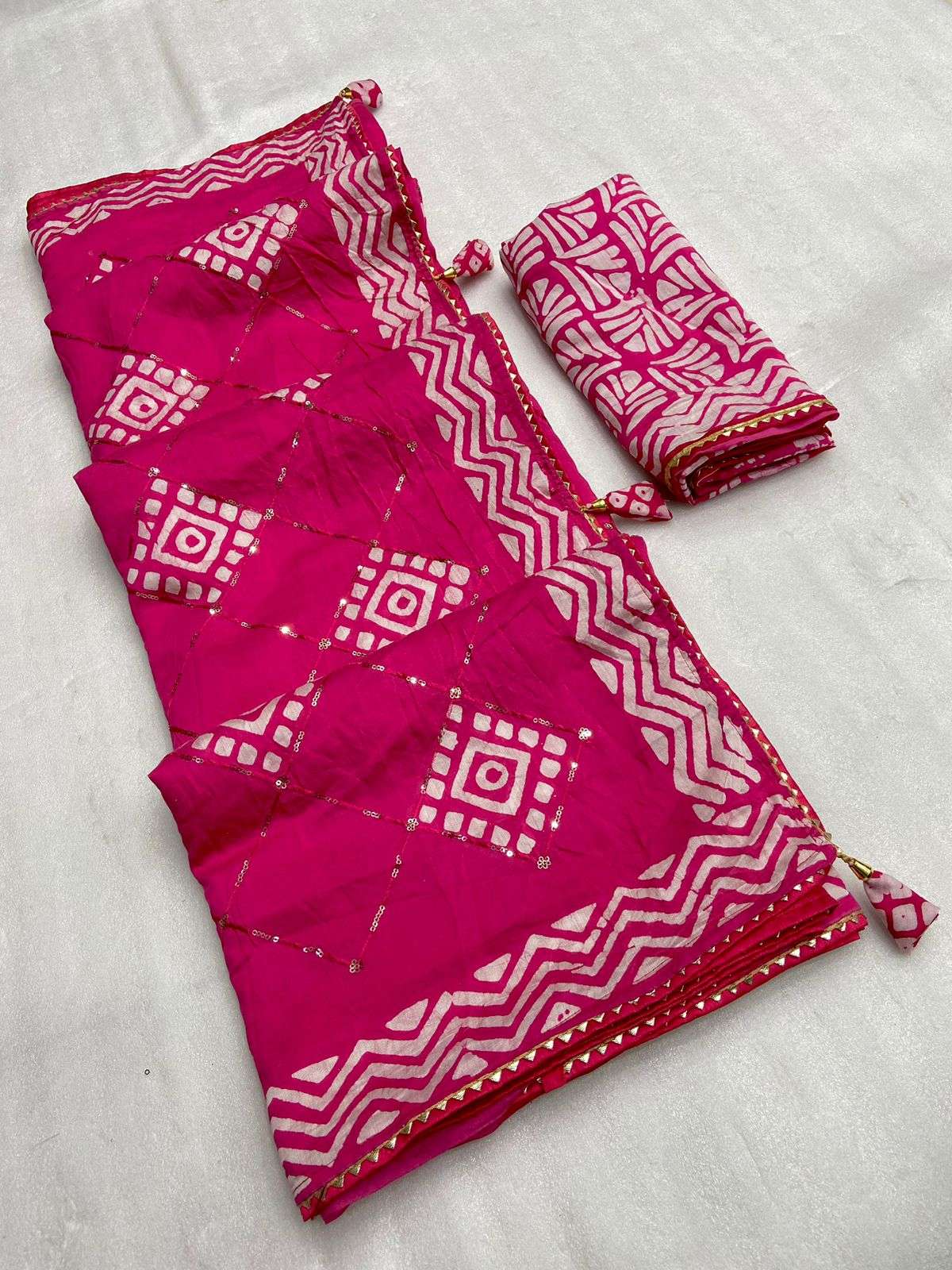 saree exclusive latest design in batik print in cotton with seqance butta in all over saree with beautiful eye attractive batik print with gorgeous look latkan nd border saree 1