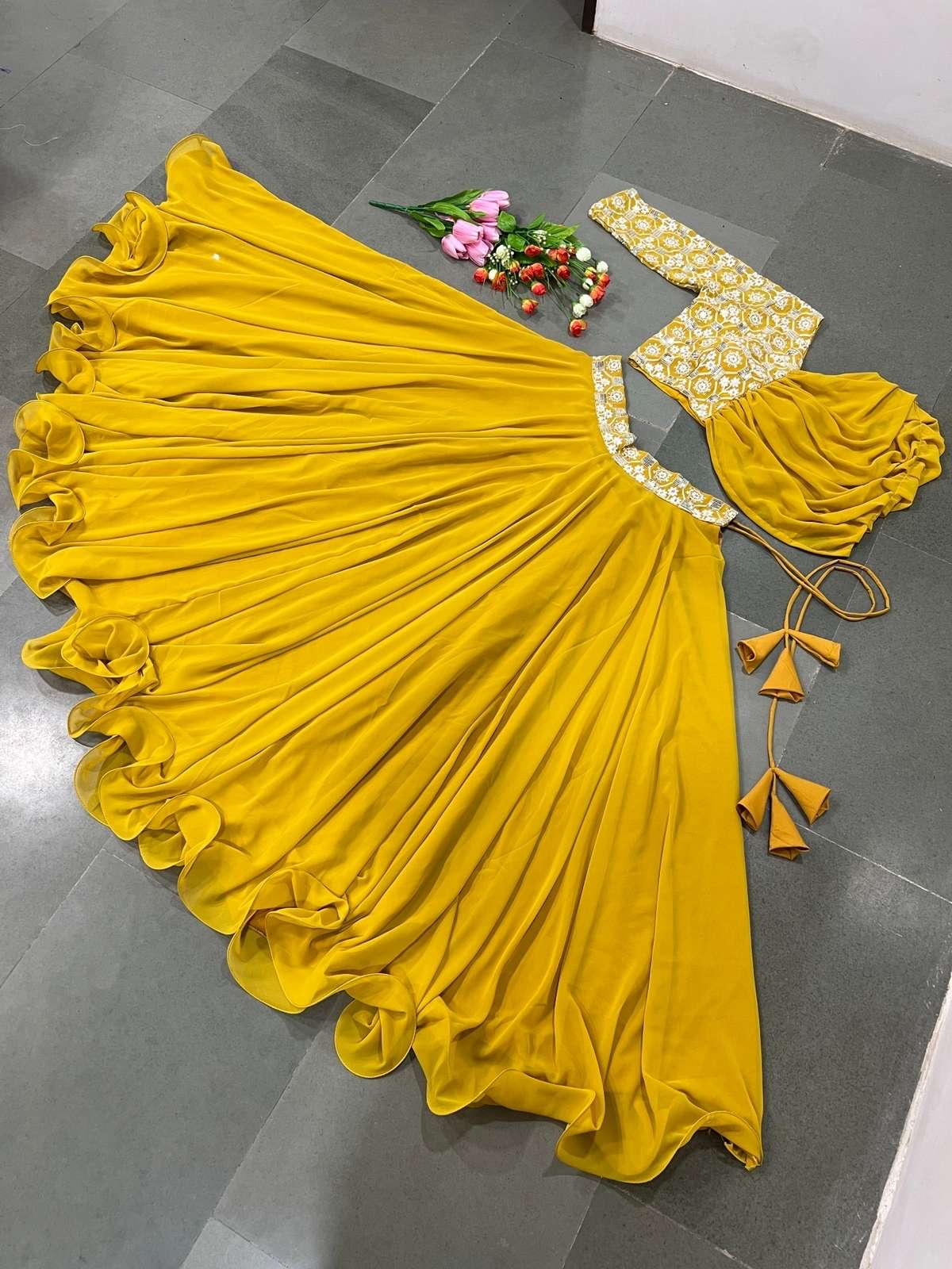 Women's Peach & Gold Colour Jacquard Design Round Neck Half Sleeves Lehenga  Choli With Organga Dupatta at Rs 3569 | Designer Lehenga Choli | ID:  26155719288