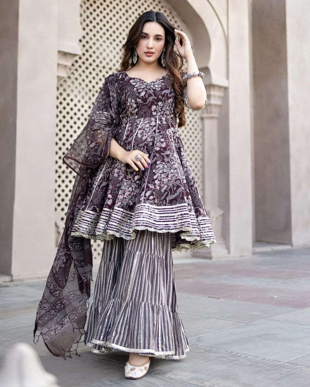 Grey shaded kurti with minimal designs on it looks perfect when paired with matching  leggings﻿ | Matching leggings, Dresses for work, Indian dresses