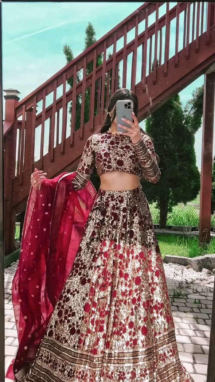 We're in absolute awe of this gorgeous Sabyasachi bride who shone brightly  on her big day in this stunning Sabyasachi Red lehenga. ❤ ... | Instagram