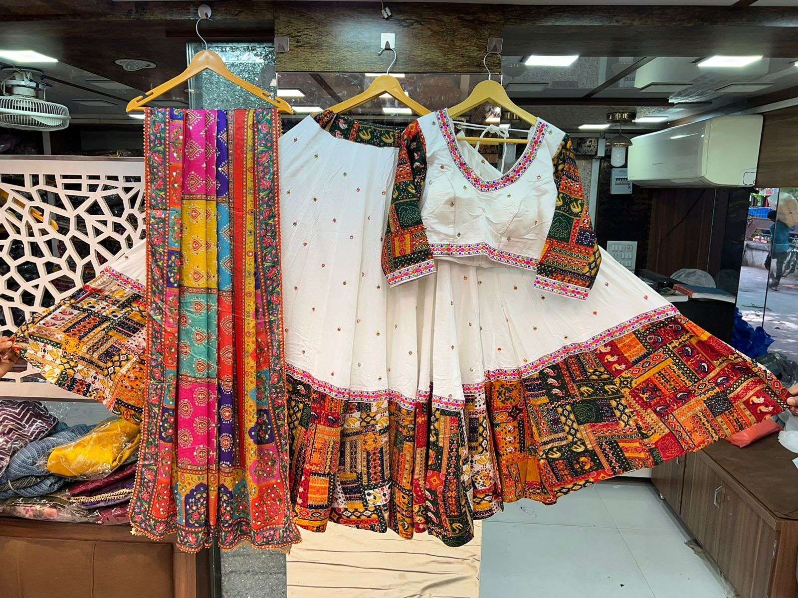 Off White Heavy Designer Embroidered Work Party/Festive Special Lehenga  Choli - Indian Heavy Anarkali Lehenga Gowns Sharara Sarees Pakistani  Dresses in USA/UK/Canada/UAE - IndiaBoulevard