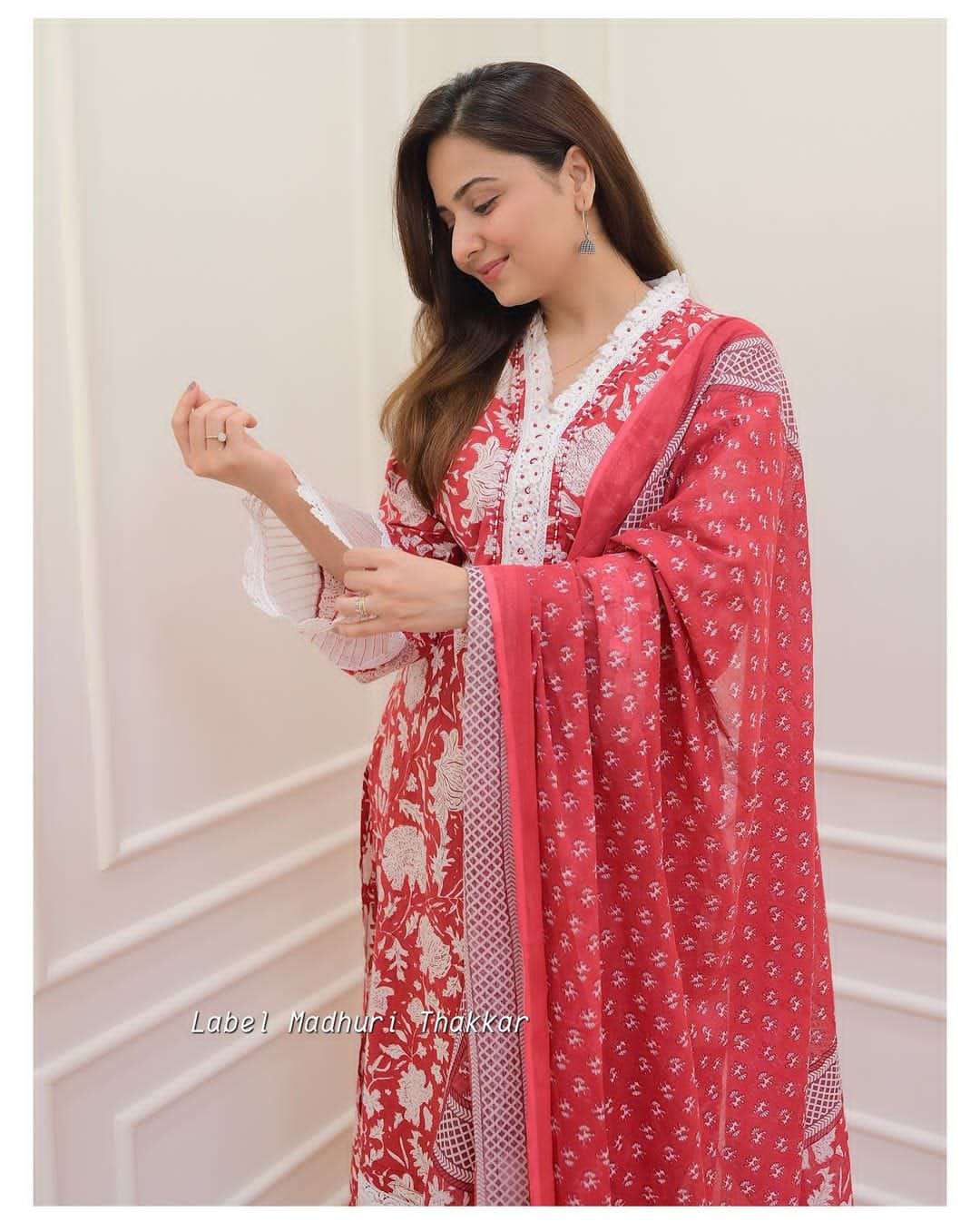 uniquemart Red Flower GPO Cotton Lace For Dupatta, Suit, Frowk, Gown ,  Pakistani Suits (Red/20Mtr) Lace Reel Price in India - Buy uniquemart Red  Flower GPO Cotton Lace For Dupatta, Suit, Frowk